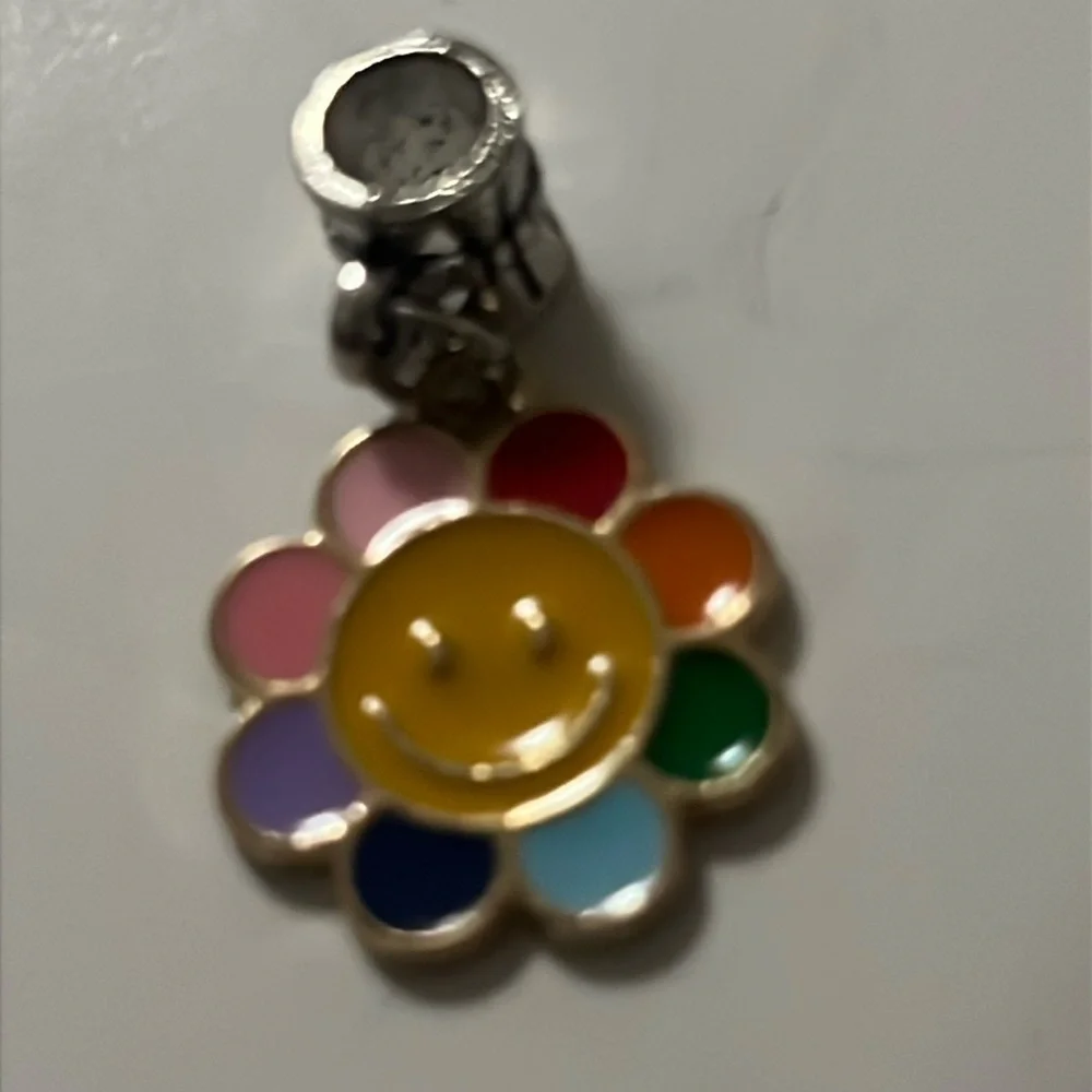 SMILEY HAPPY FACE  FLOWER‎ CHARM PENDANT